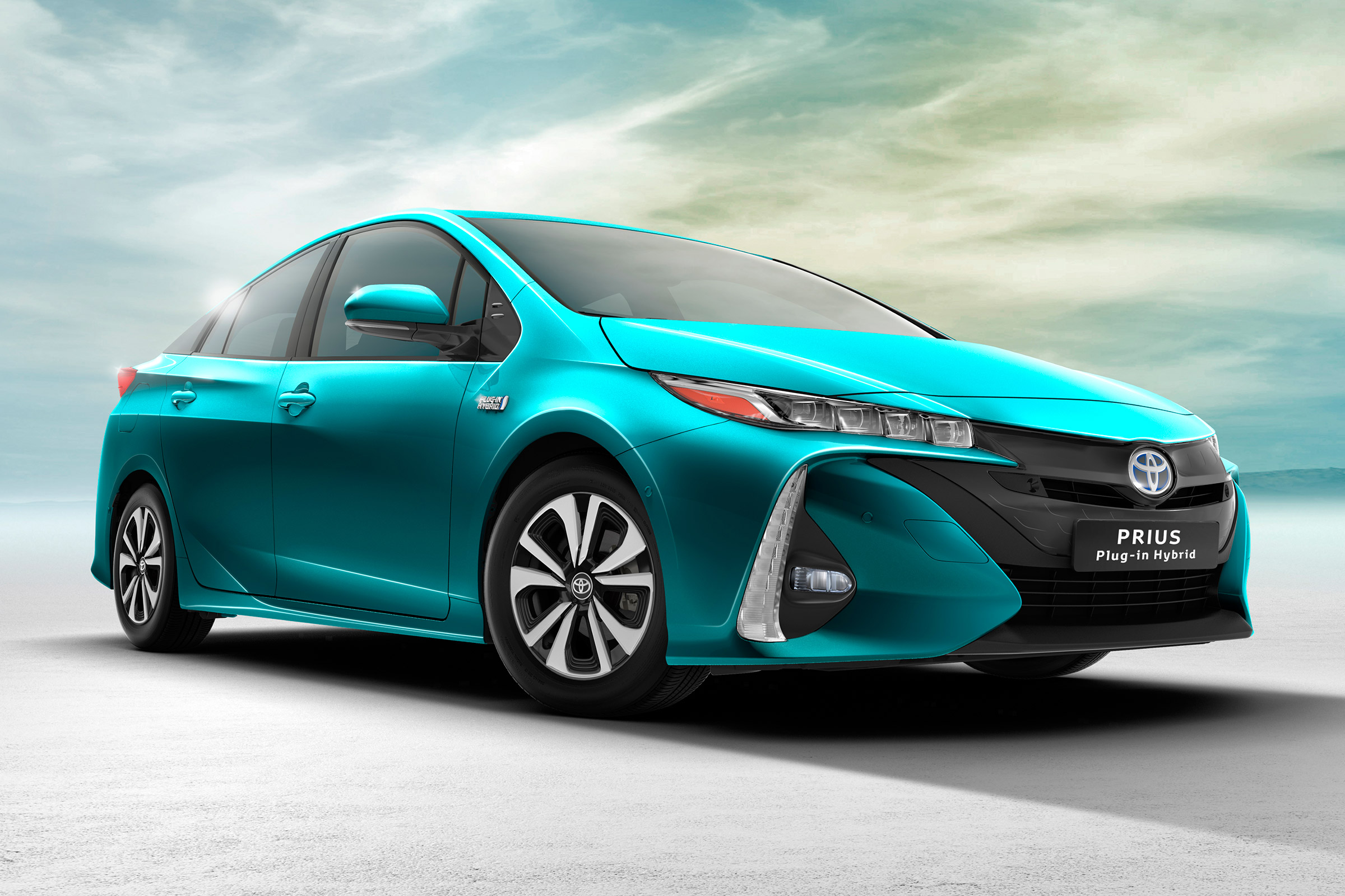 Toyota Prius Plug-in 2016 press front