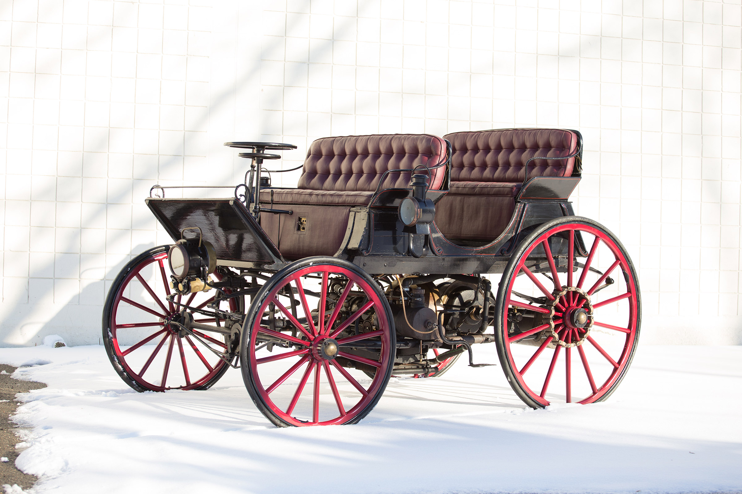Armstrong Hybrid - front three quarter