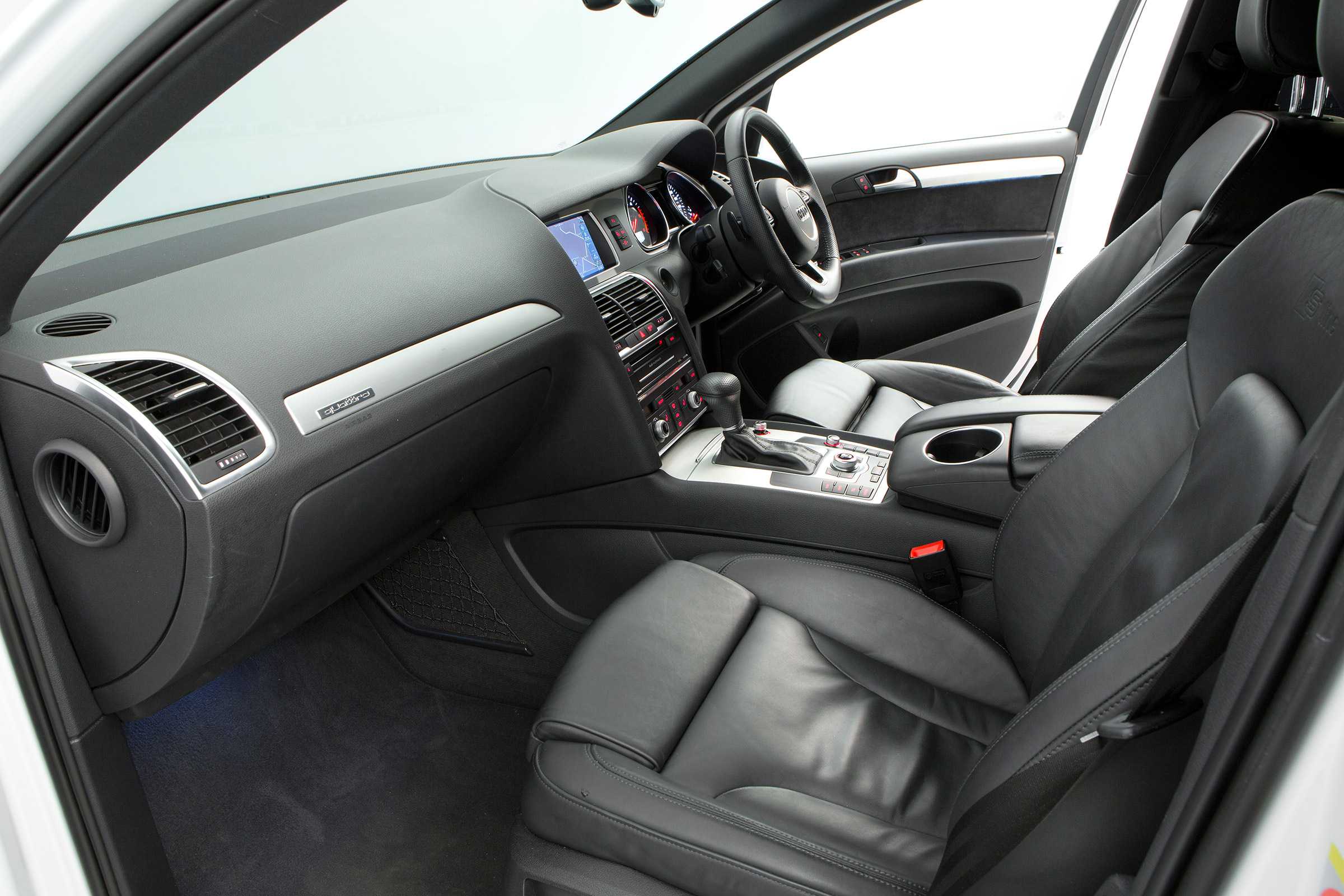 Used Audi Q7 - front seats