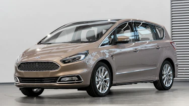 Ford S-MAX Vignale - studio front quarter