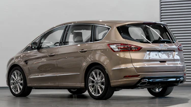 Ford S-MAX Vignale - studio rear quarter