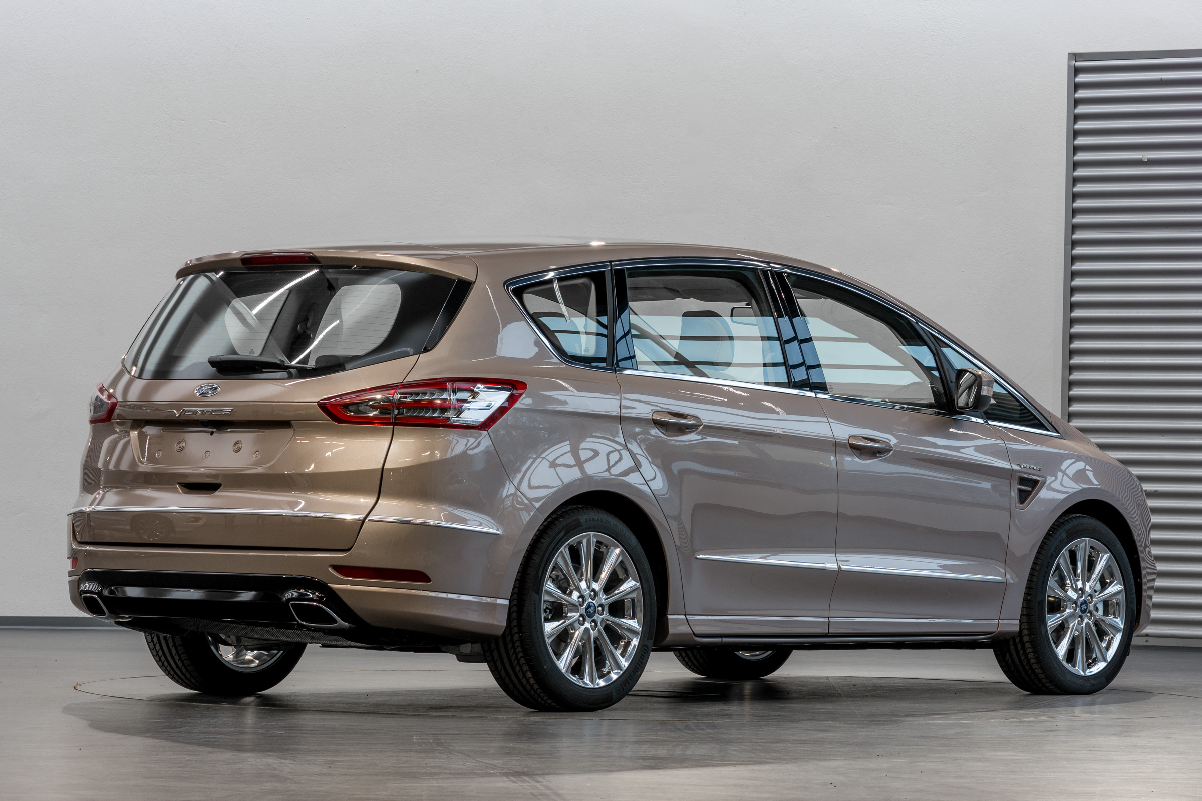 Ford S-MAX Vignale - studio rear quarter 2