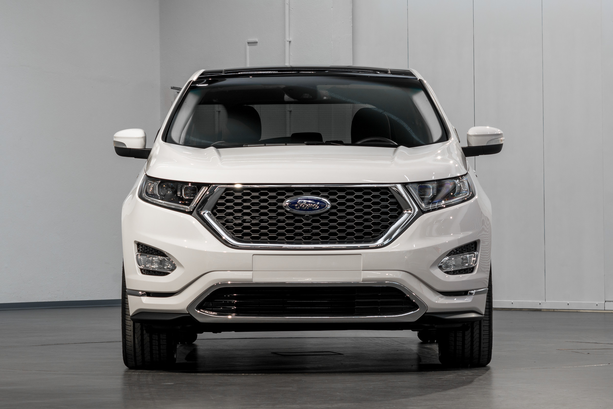Ford Edge Vignale - studio front