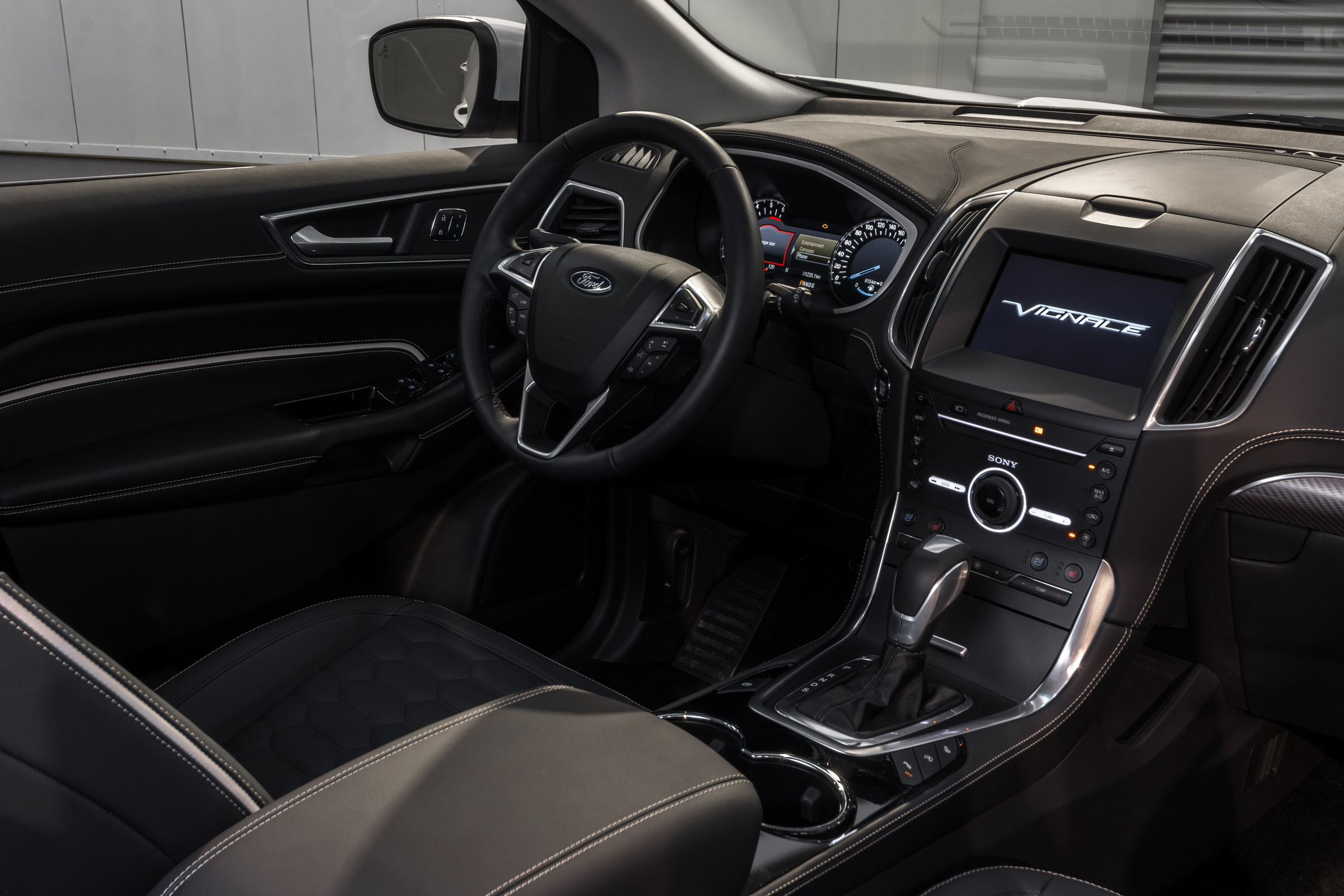 Ford Edge Vignale - studio interior