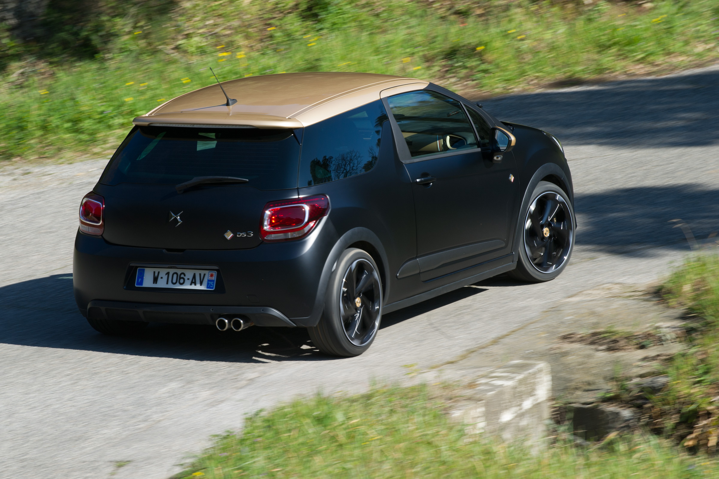 DS 3 Performance review 2016 - rear cornering