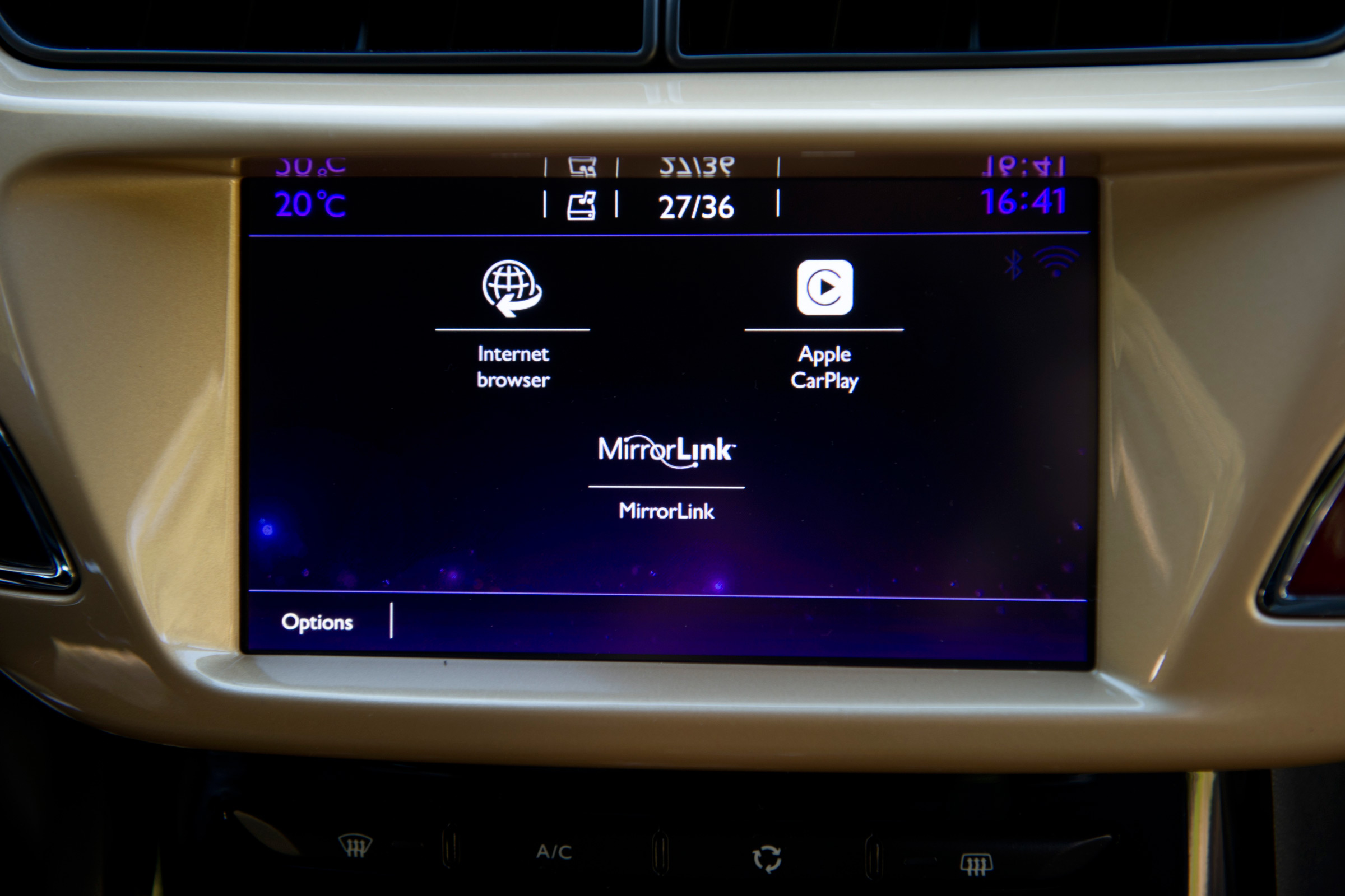 DS 3 Performance review 2016 - infotainment