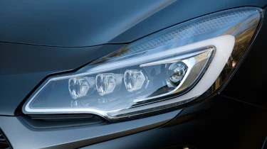 DS 3 Performance review 2016 - headlight