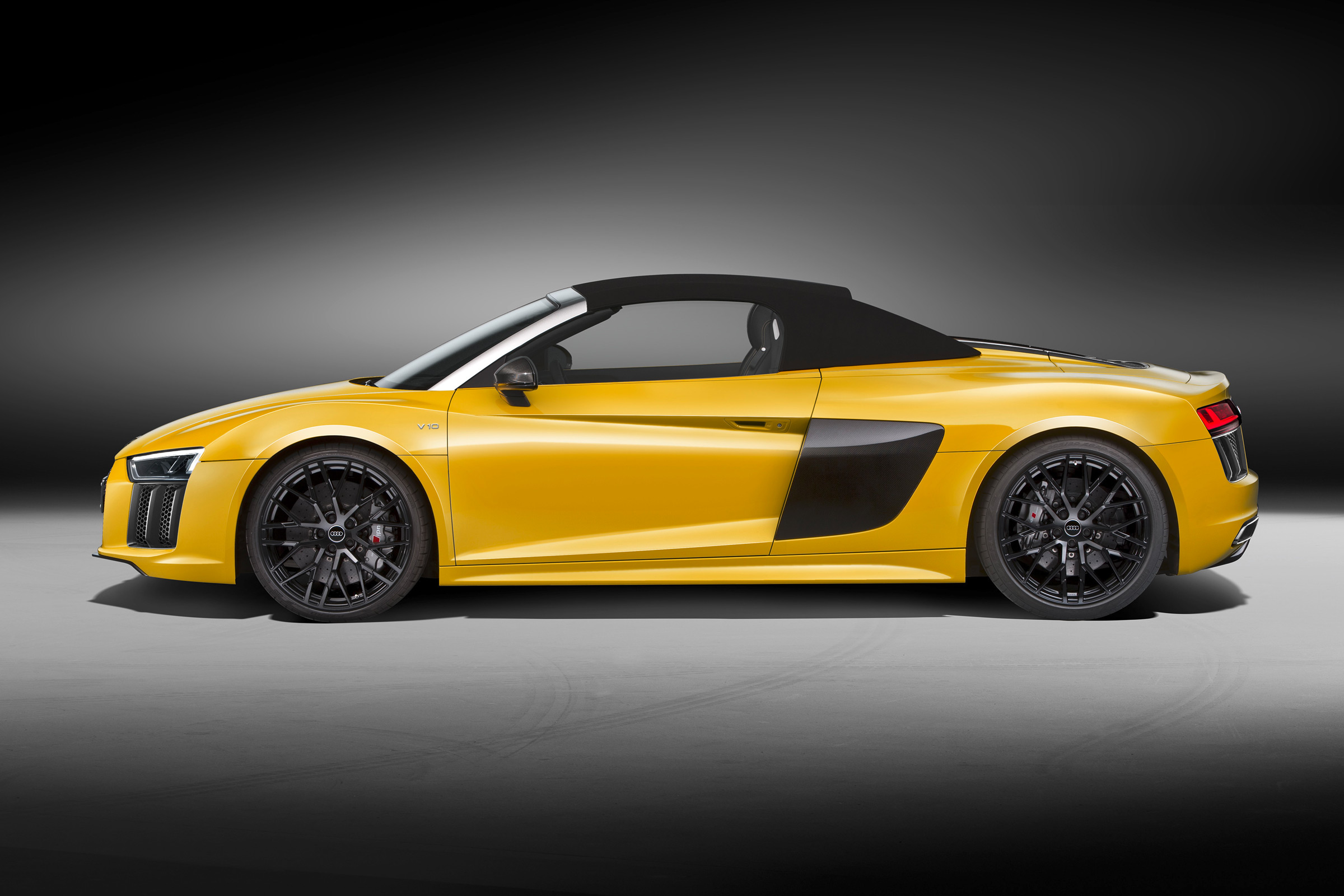 Audi R8 Spyder 2016 official - side