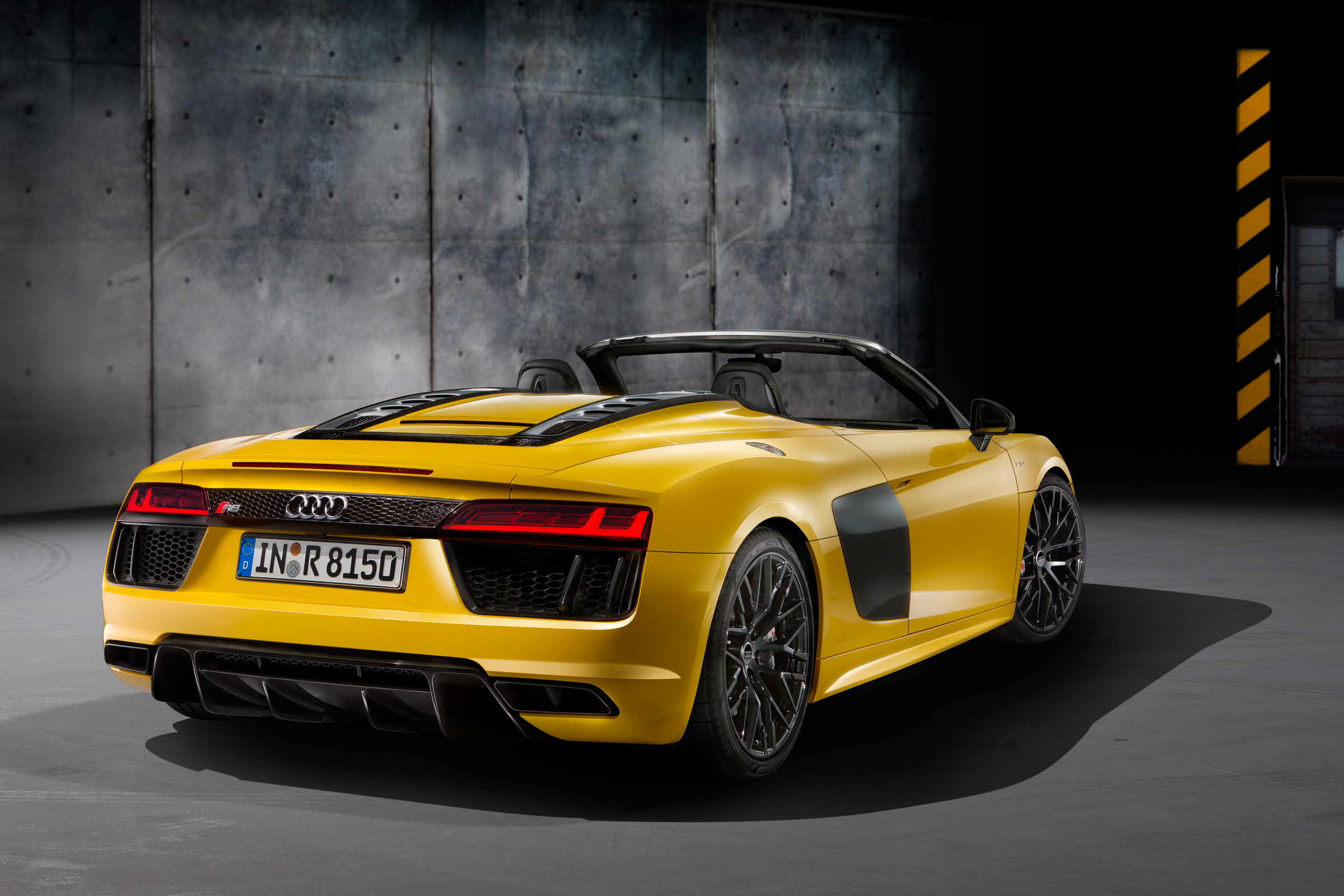 Audi R8 Spyder 2016 official - rear quarter