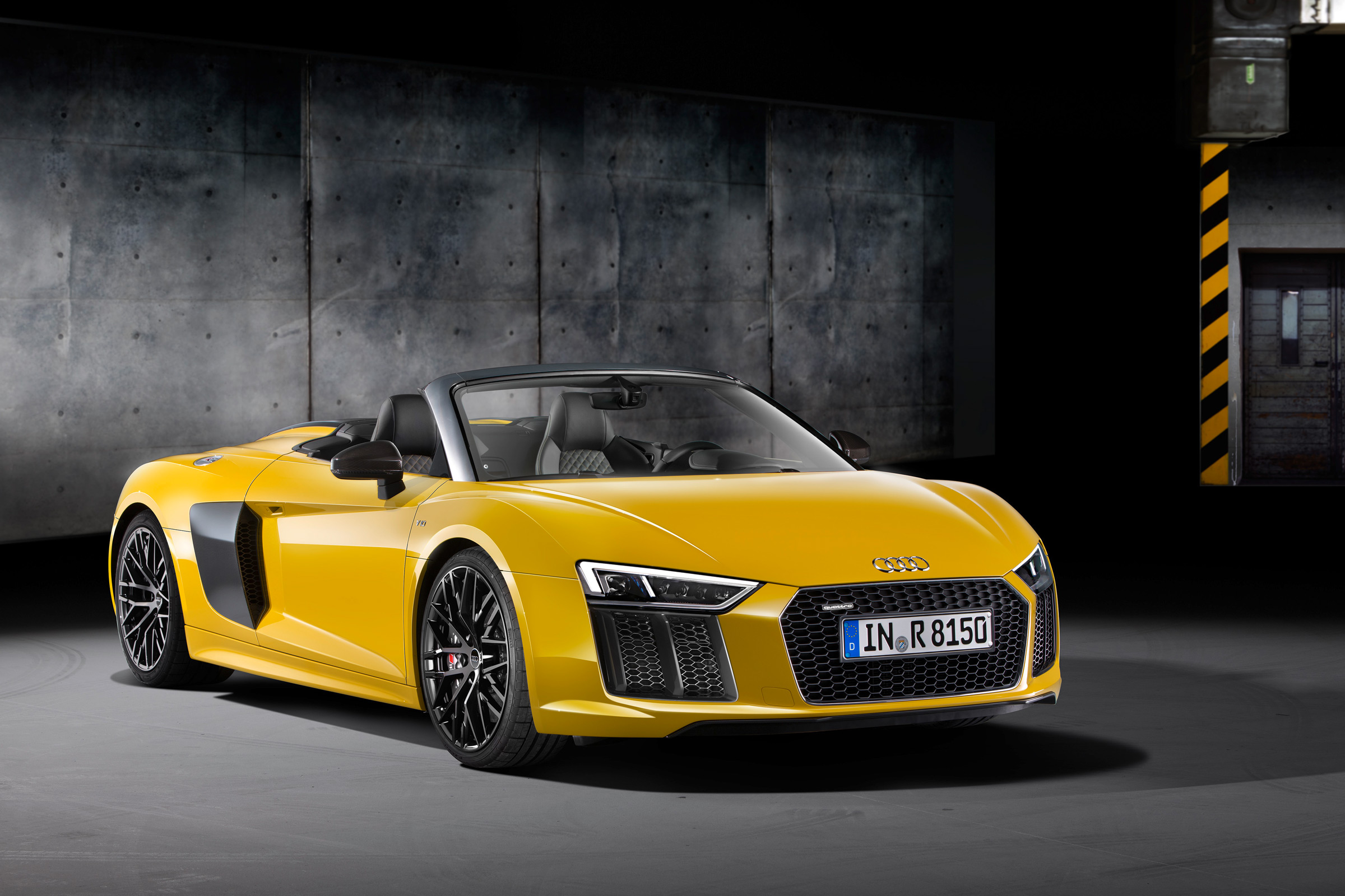 Audi R8 Spyder 2016 official - front quarter
