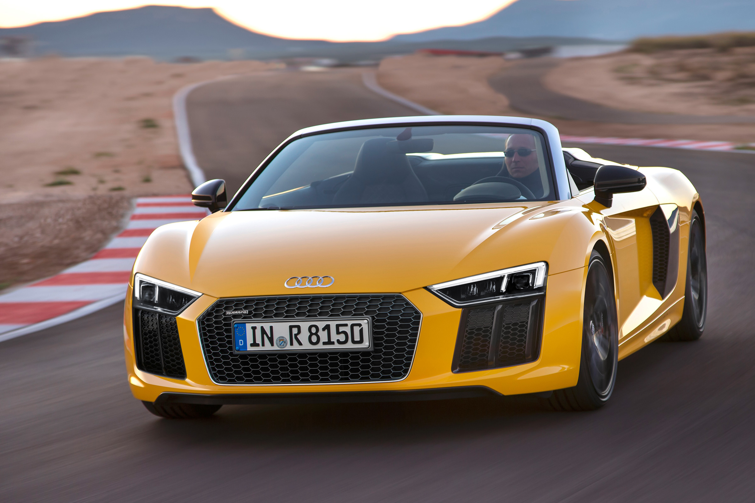 Audi R8 Spyder 2016 official - front cornering