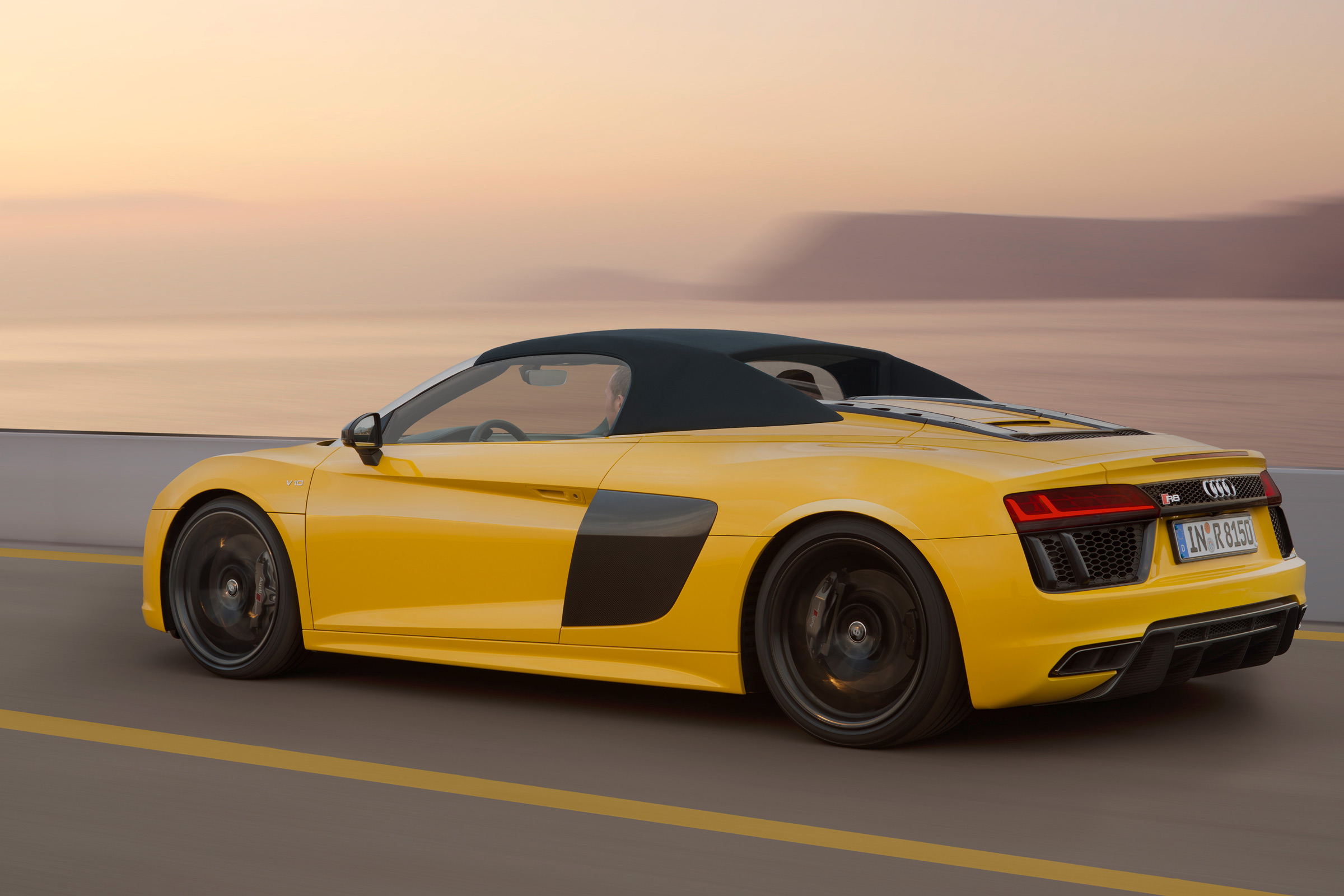 Audi R8 Spyder 2016 official - rear tracking 2