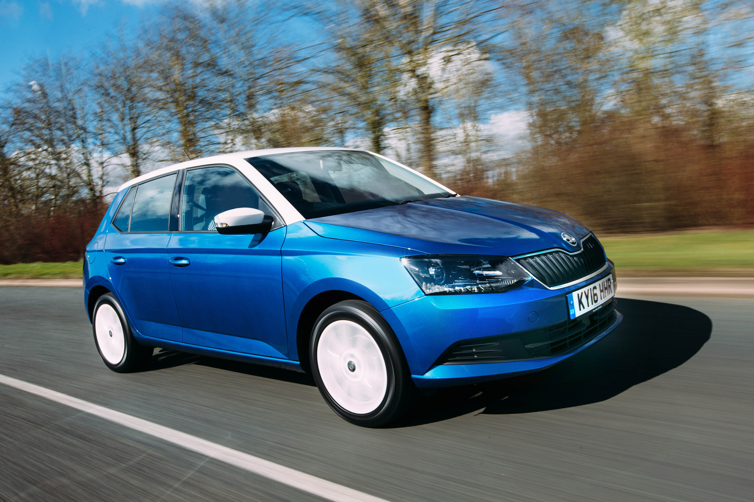 Skoda Fabia Colour Edition - front action