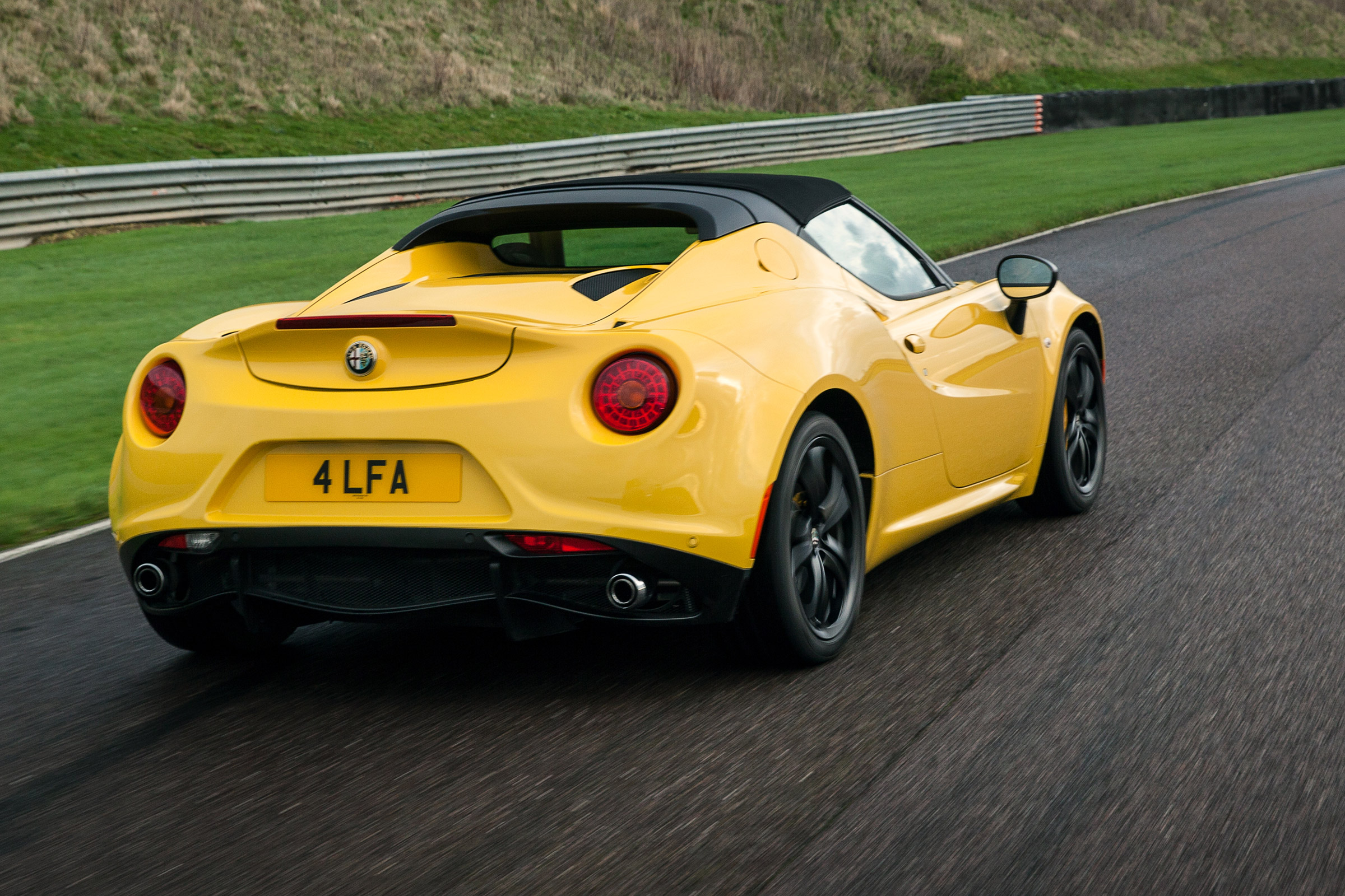 Alfa Romeo 4C Spider - rear action