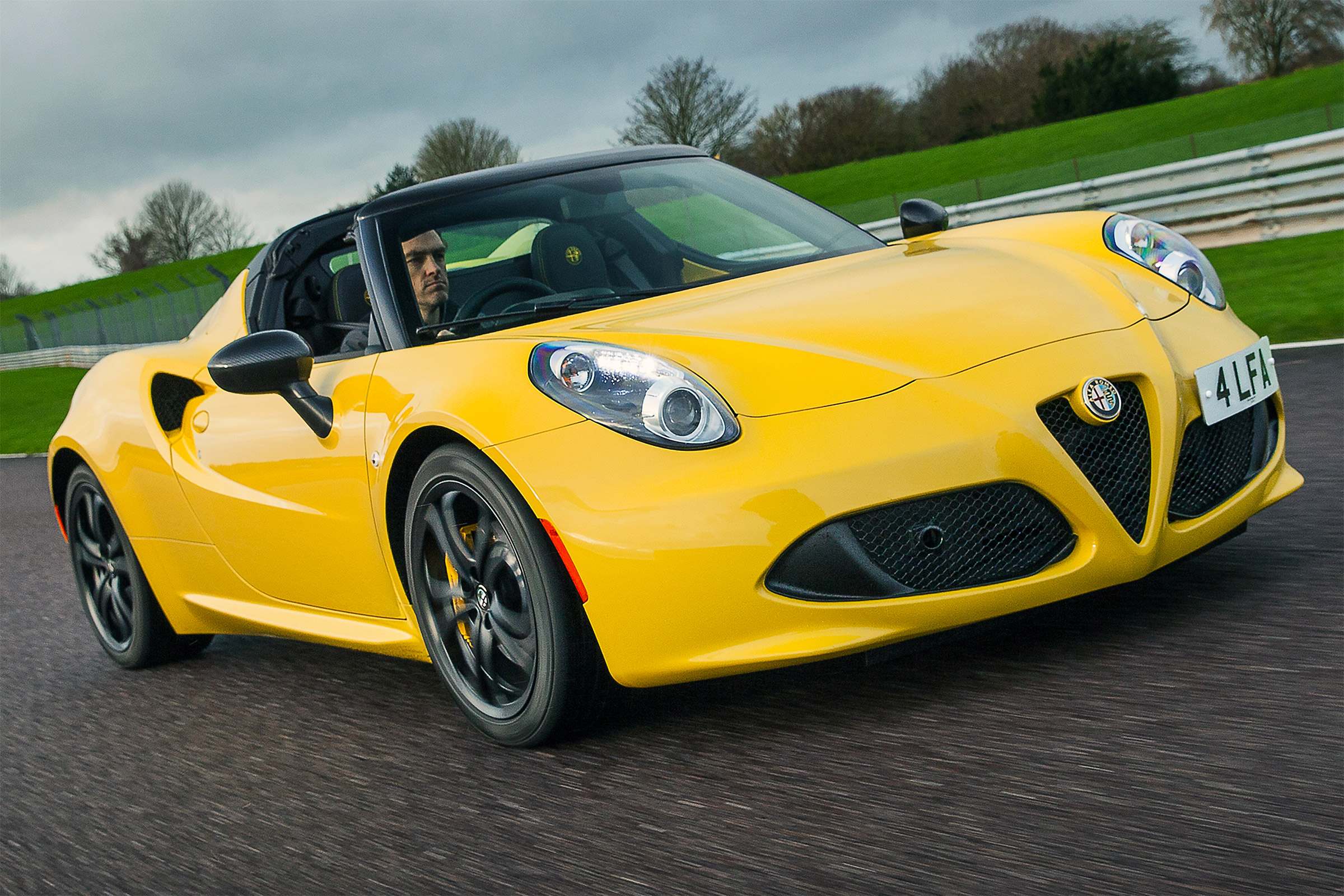 Alfa Romeo 4C Spider - front