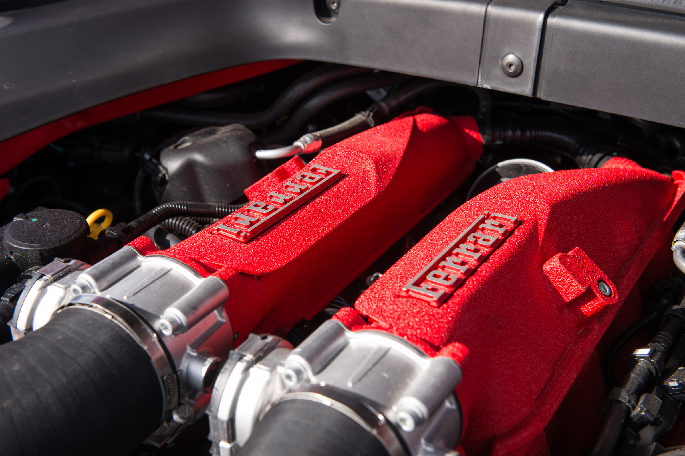 Ferrari California T HS - engine