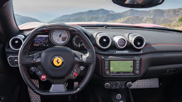 Ferrari California T HS - interior