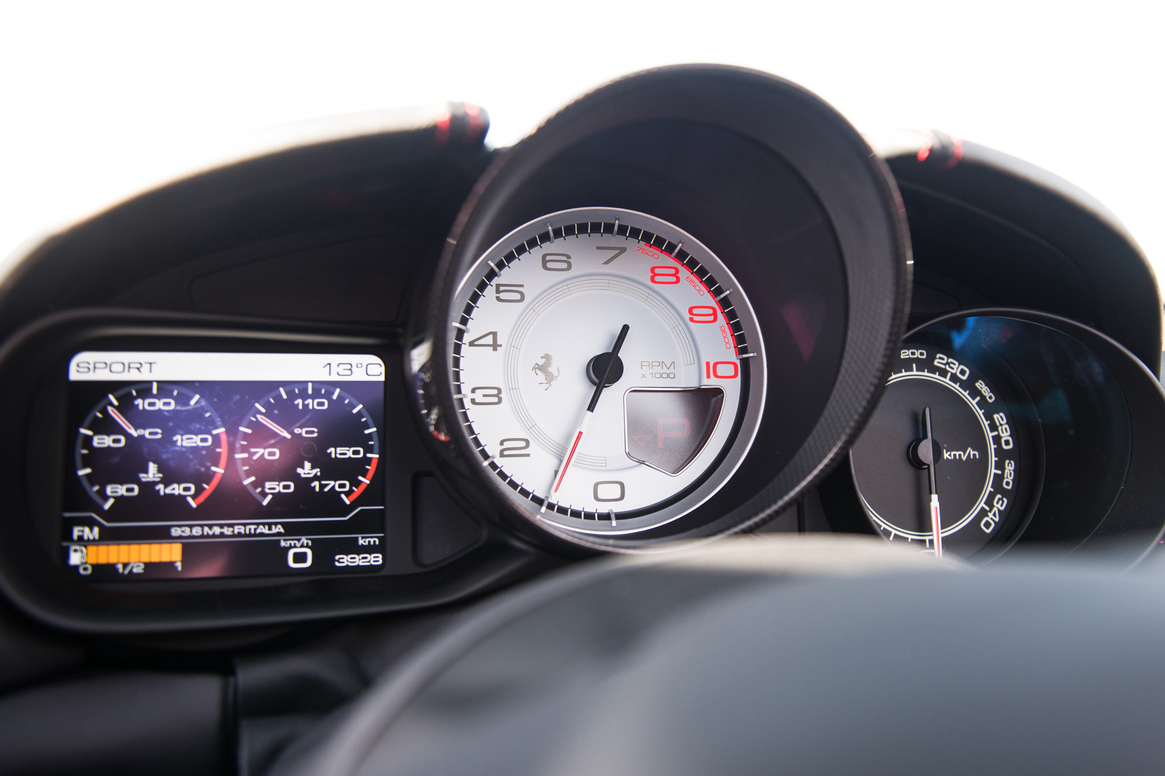 Ferrari California T HS - instruments
