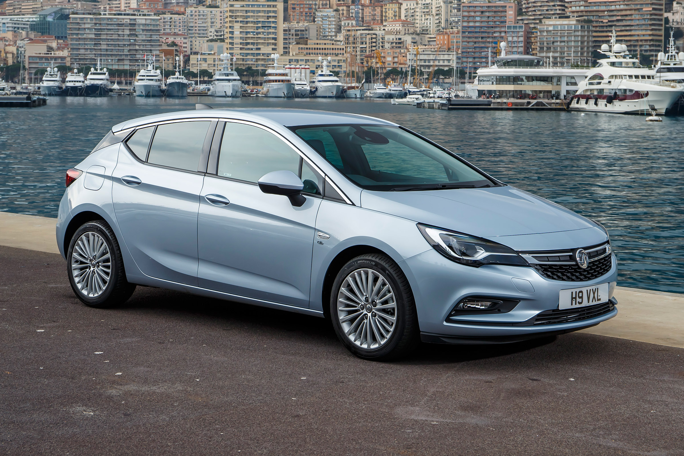 Vauxhall Astra 1.6 turbo - front static