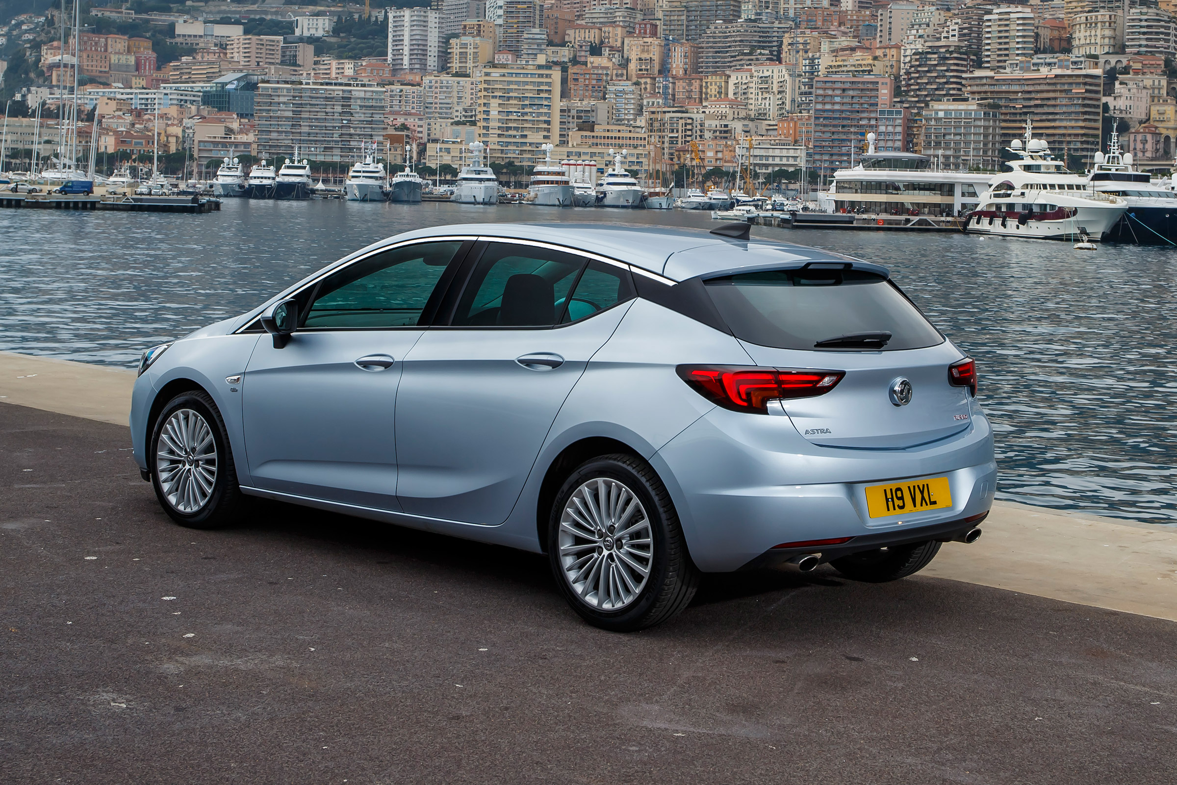 Vauxhall Astra 1.6 turbo - rear static