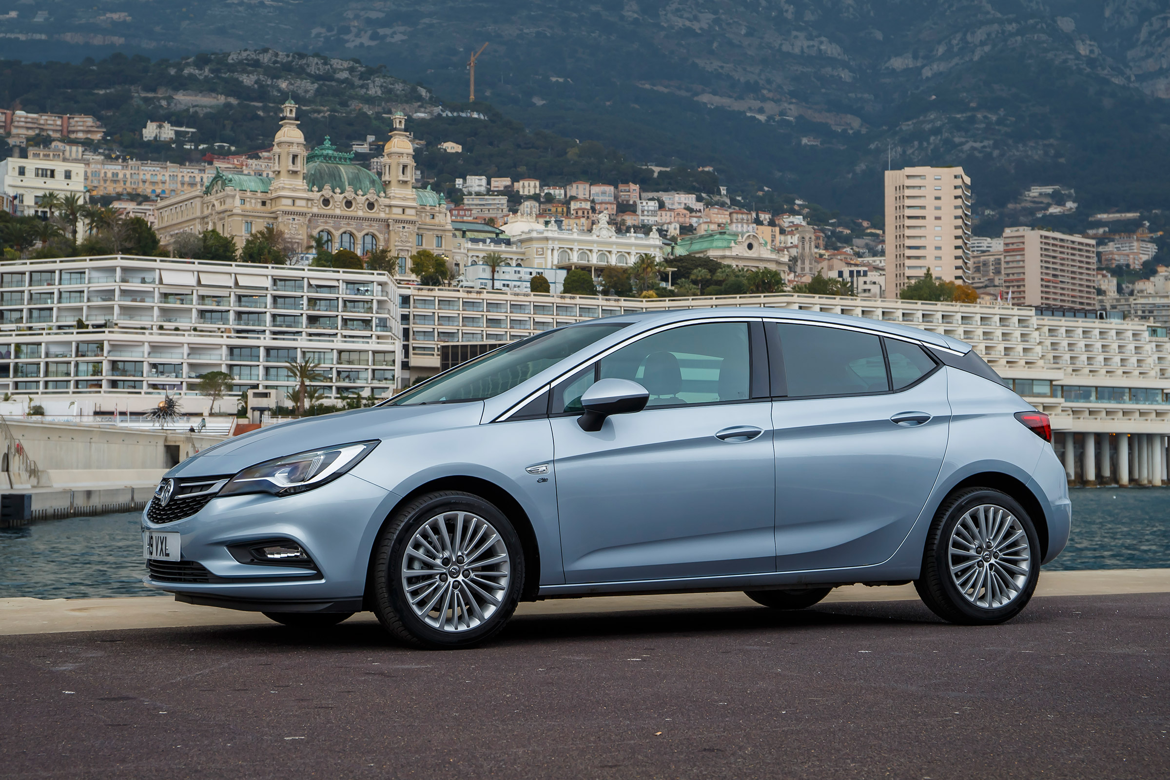 Vauxhall Astra 1.6 turbo - side static