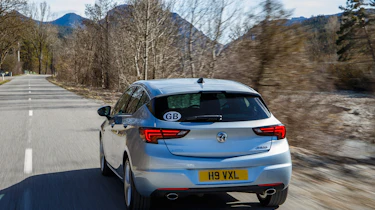 Vauxhall Astra 1.6 turbo - rear panning