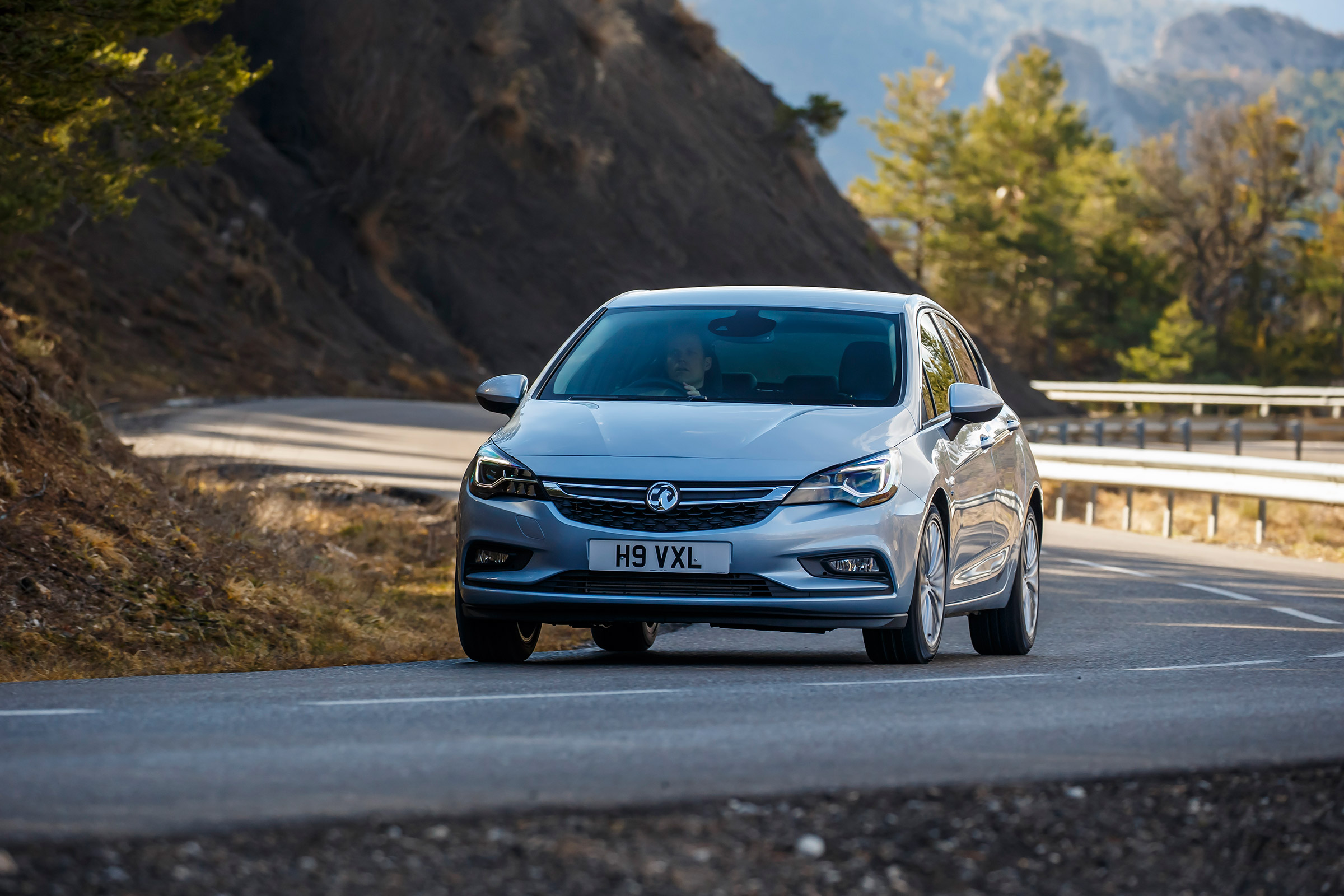 Vauxhall Astra 1.6 turbo - front cornering