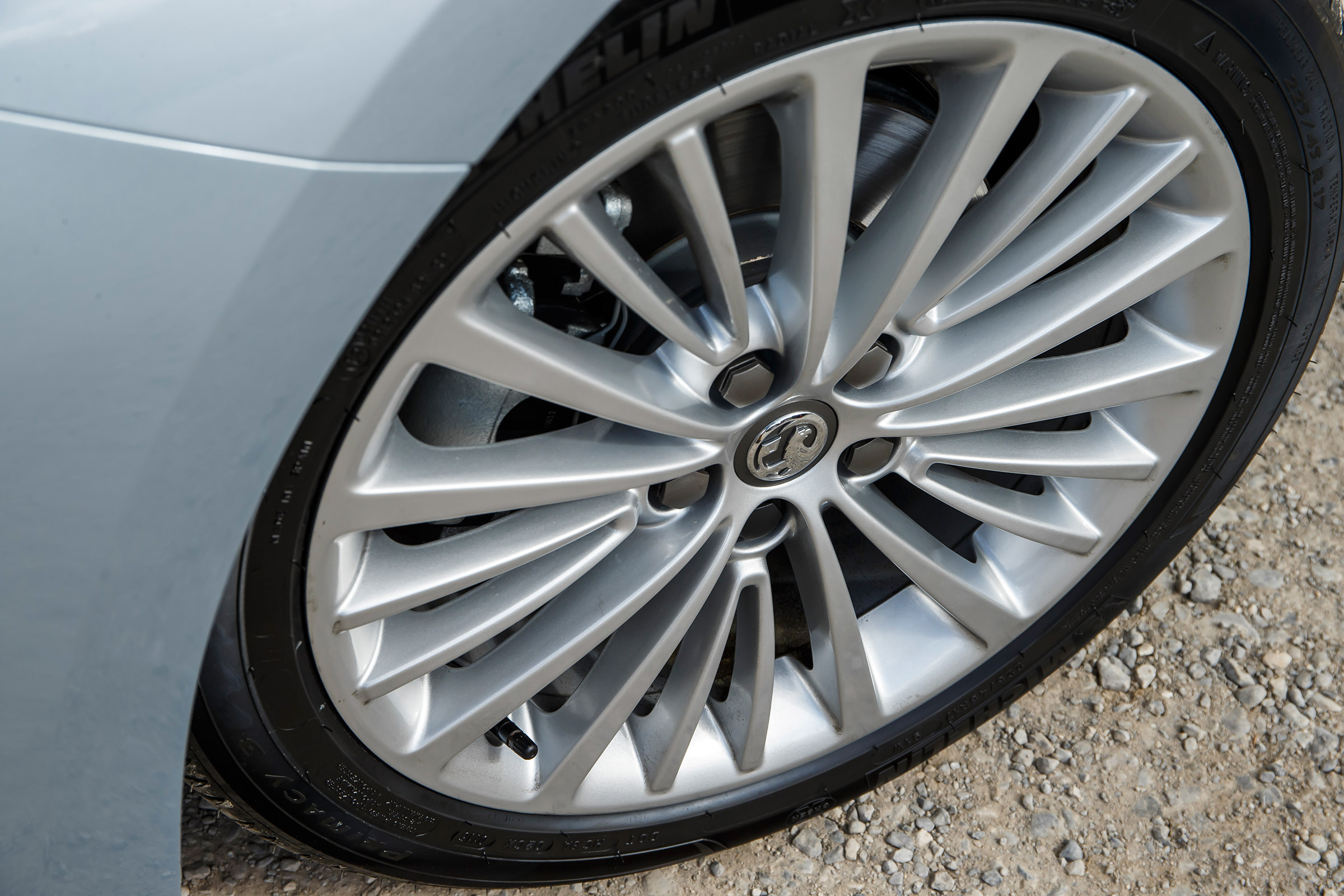 Vauxhall Astra 1.6 turbo - wheel detail