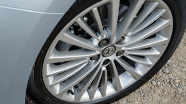 Vauxhall Astra 1.6 turbo - wheel detail