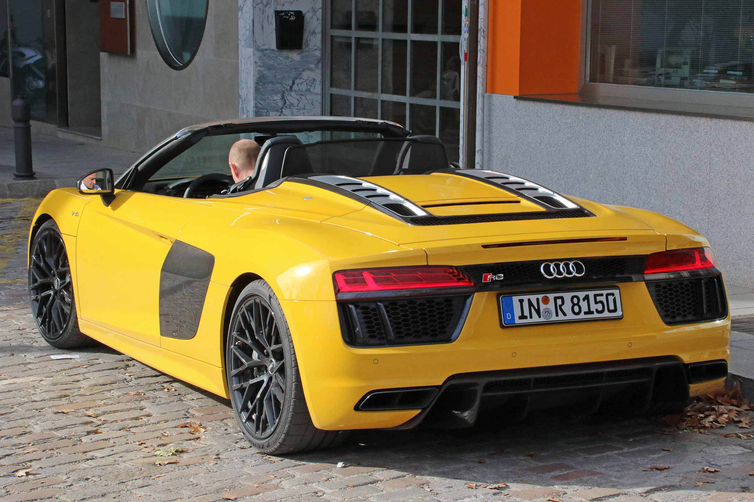 Audi R8 Spyder - spied side/rear
