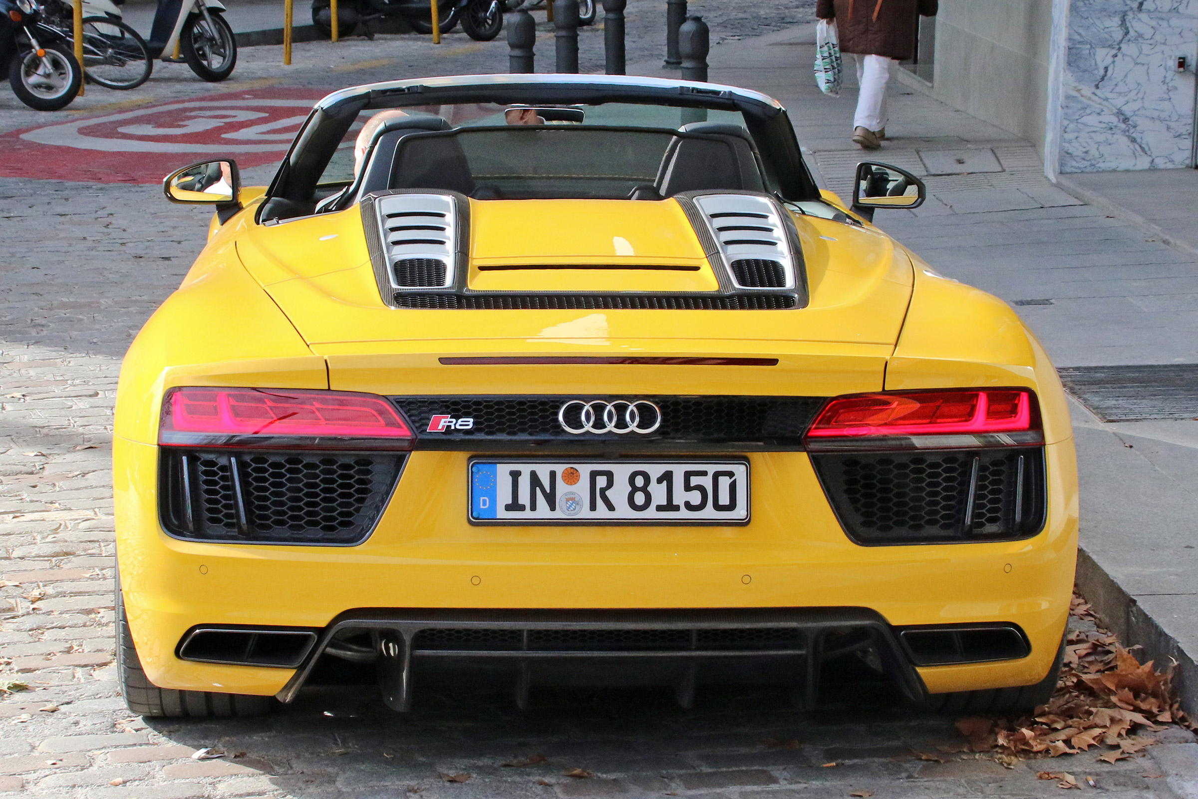 Audi R8 Spyder - spied full rear