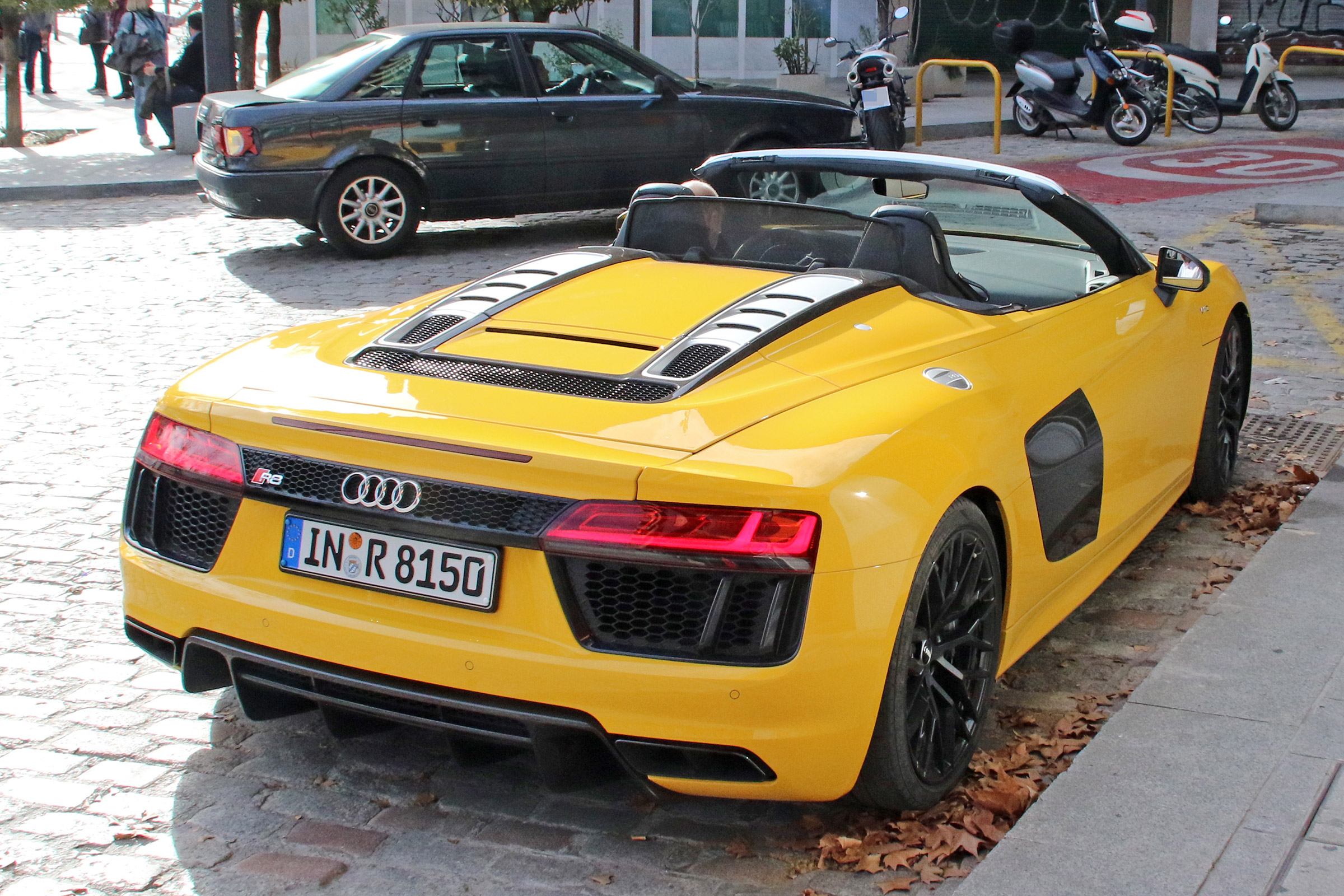 Audi R8 Spyder - spied rear/side