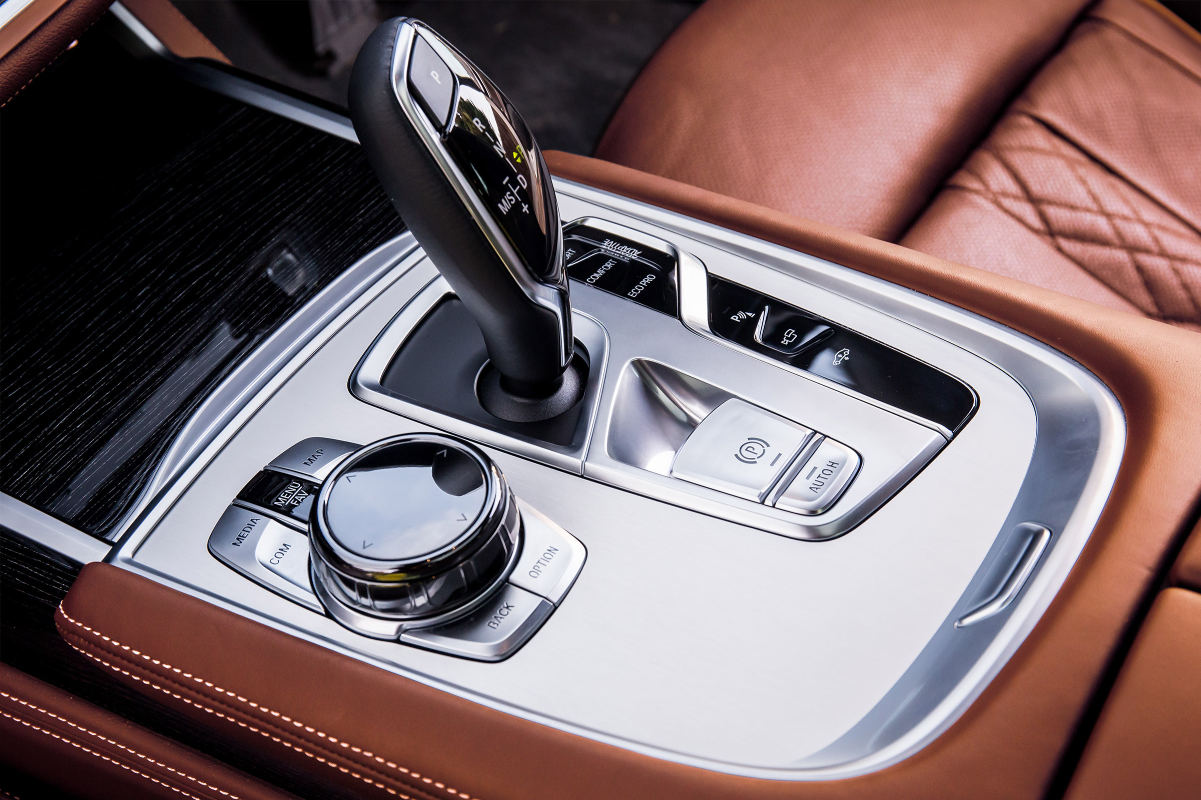 BMW 740Ld xDrive - gear stick