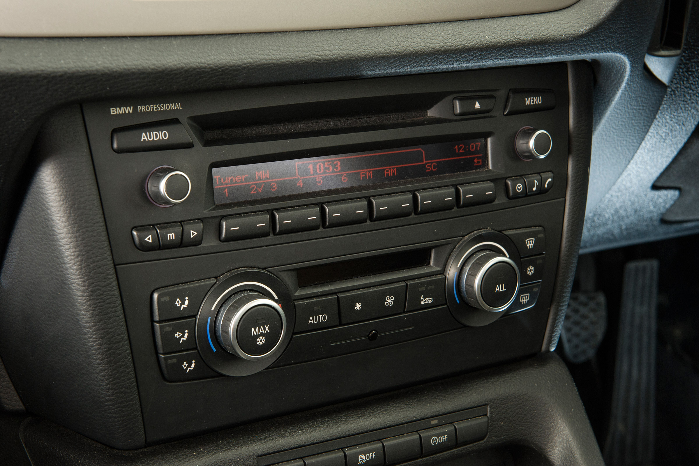 BMW X1 Mk1 - radio