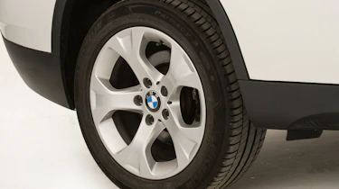 BMW X1 Mk1 - wheel detail