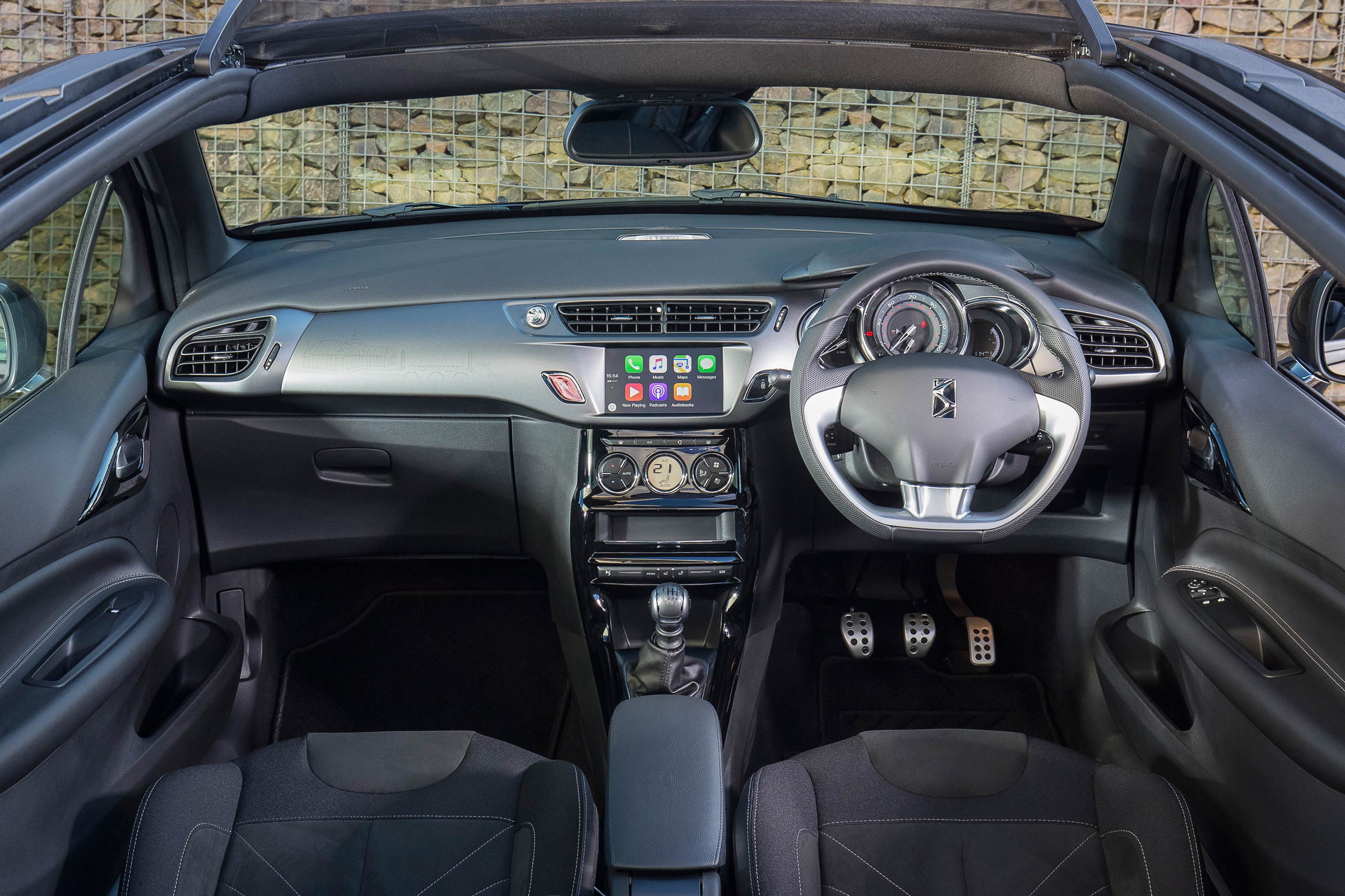 DS 3 Cabrio 2016 review - interior