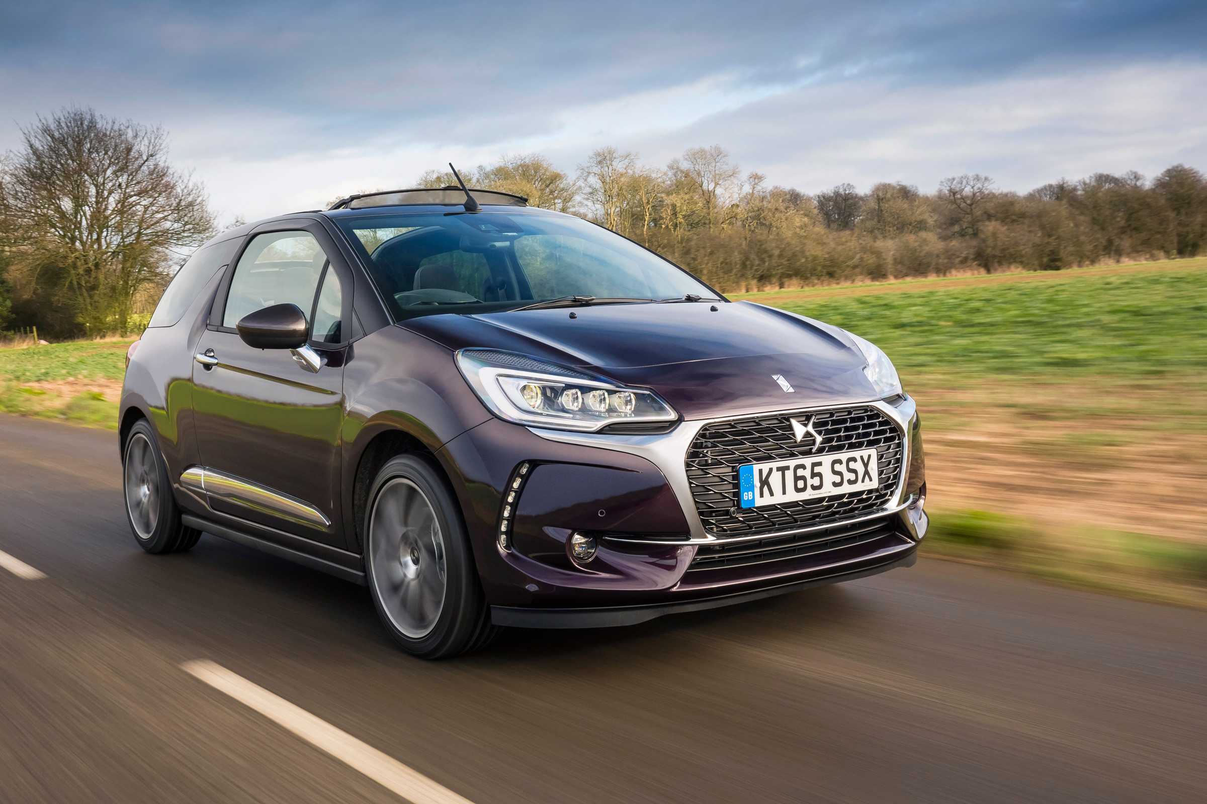 DS 3 Cabrio 2016 review - front tracking 2