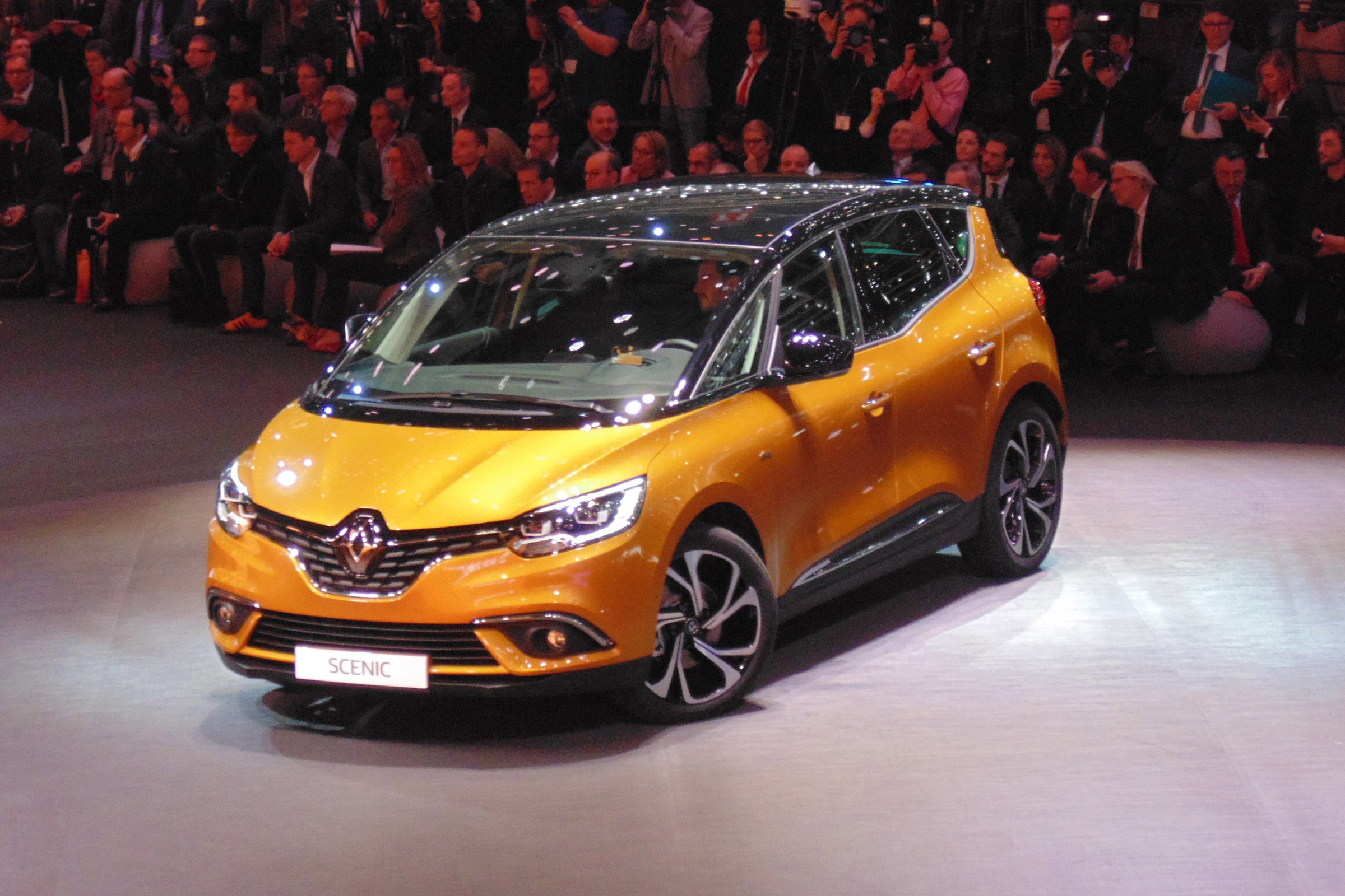 Renault Scenic Geneva - front three quarter