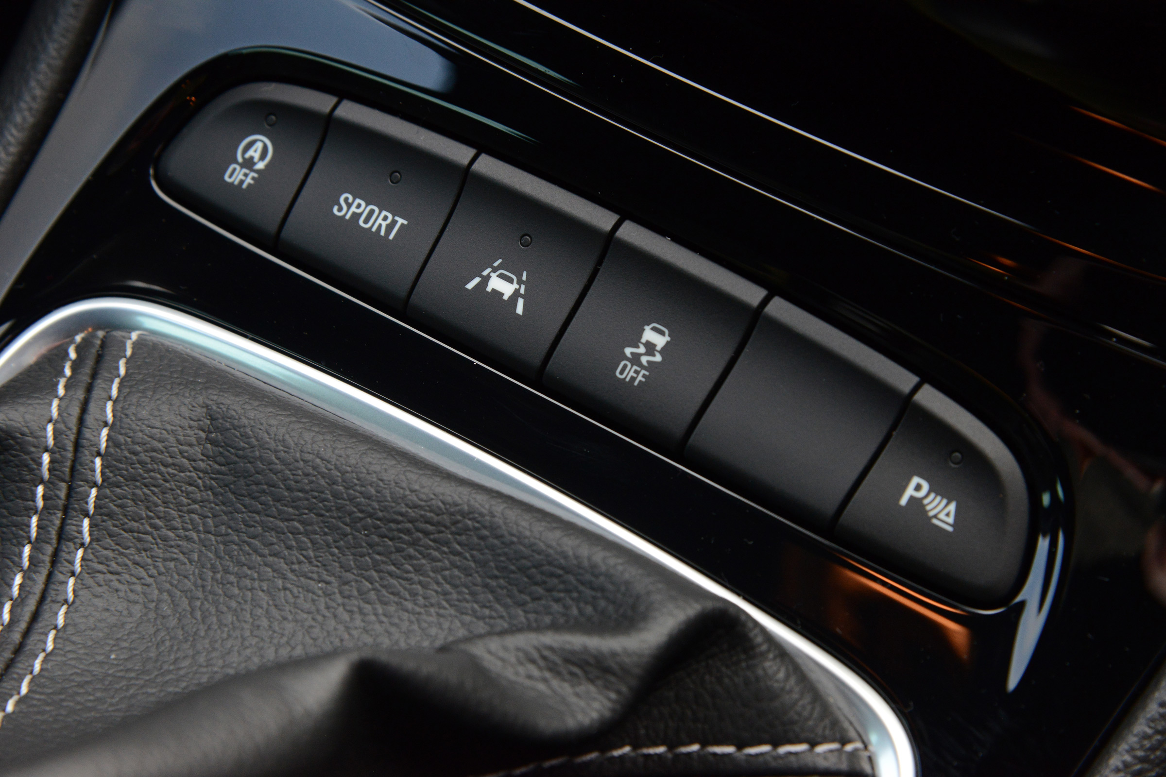 Vauxhall Astra Sports Tourer diesel 2016 - centre console