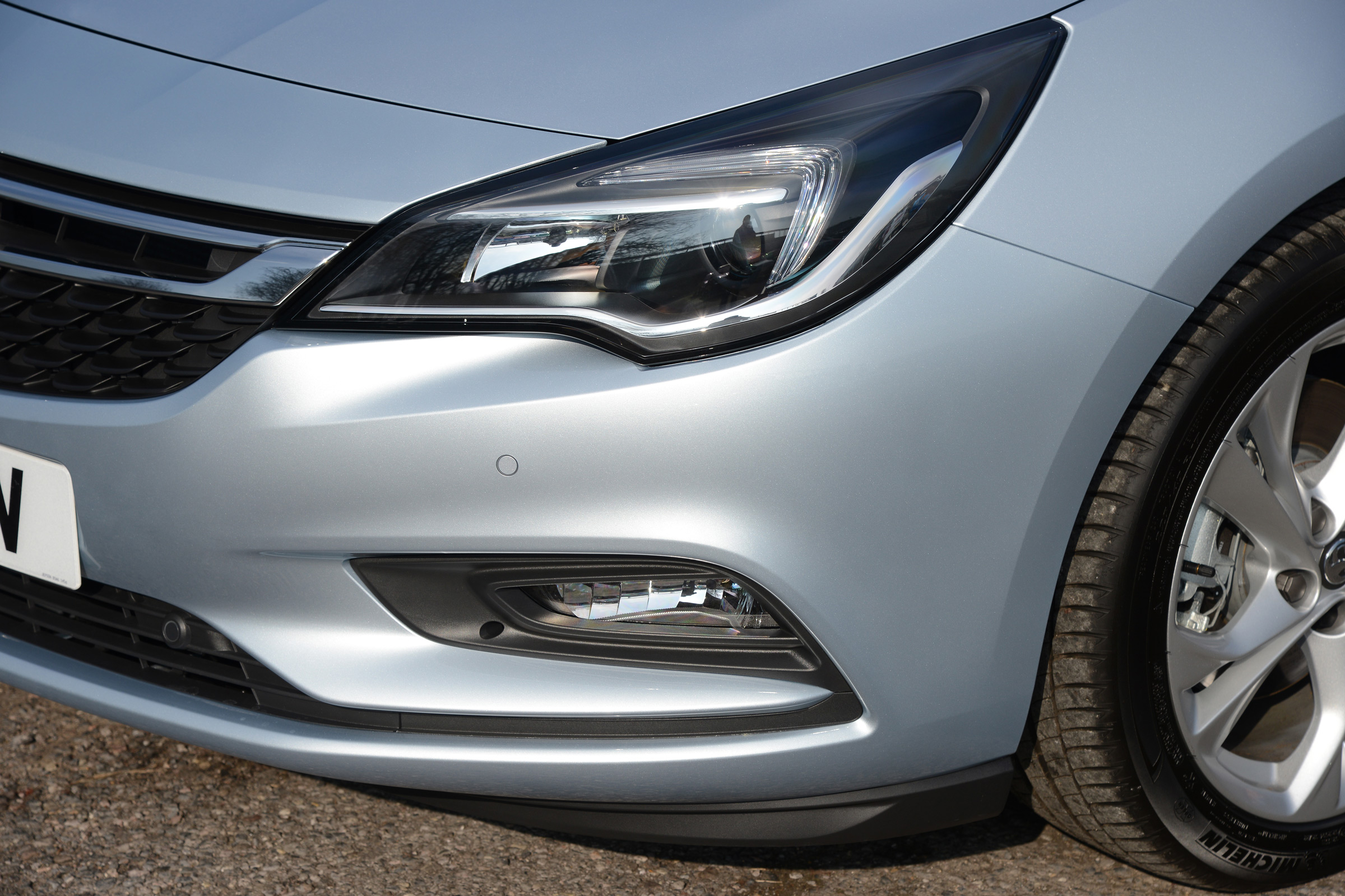 Vauxhall Astra Sports Tourer diesel 2016 - headlight