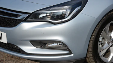 Vauxhall Astra Sports Tourer diesel 2016 - headlight