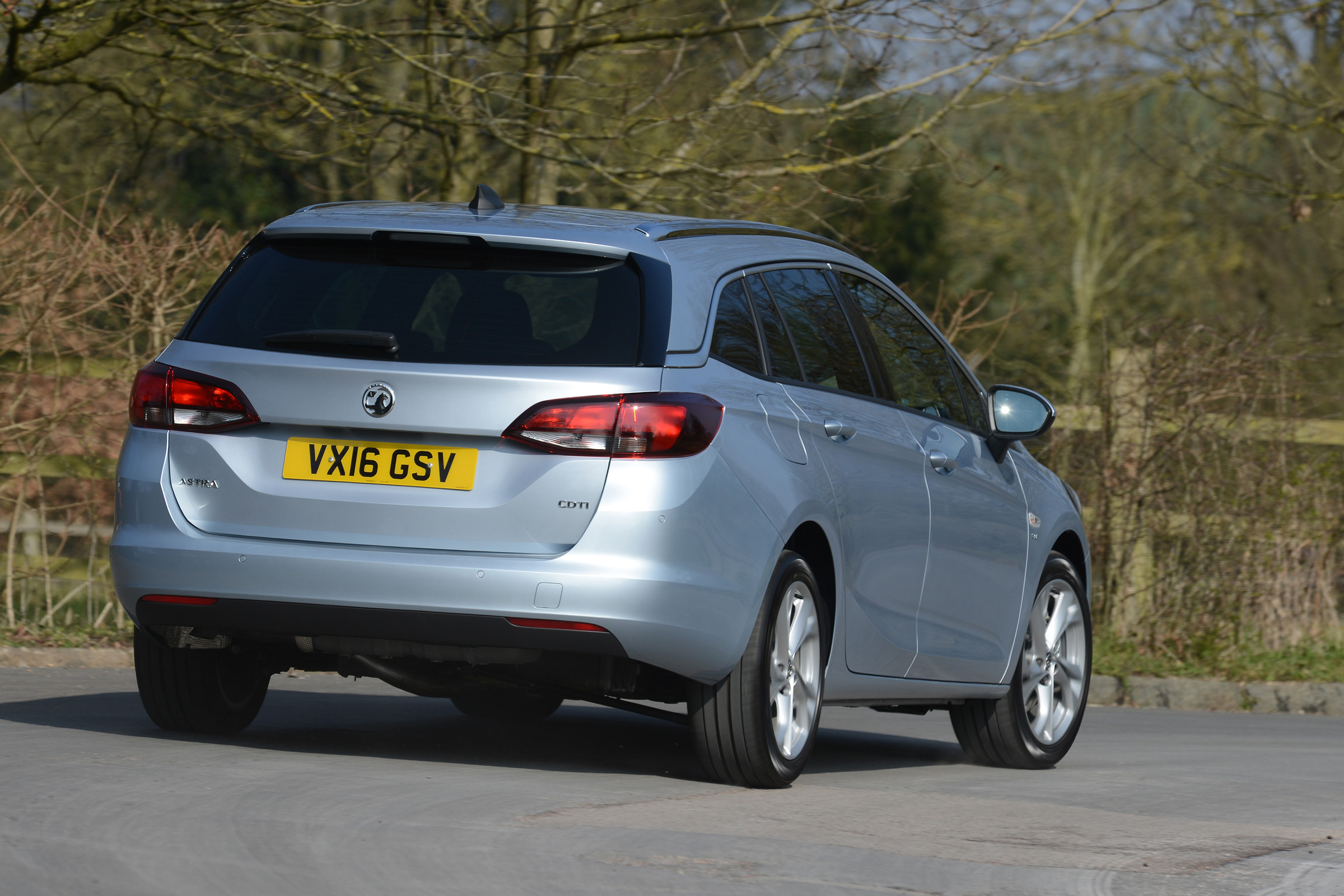 Vauxhall Astra Sports Tourer diesel 2016 - rear cornering