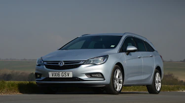 Vauxhall Astra Sports Tourer diesel 2016 - front quarter