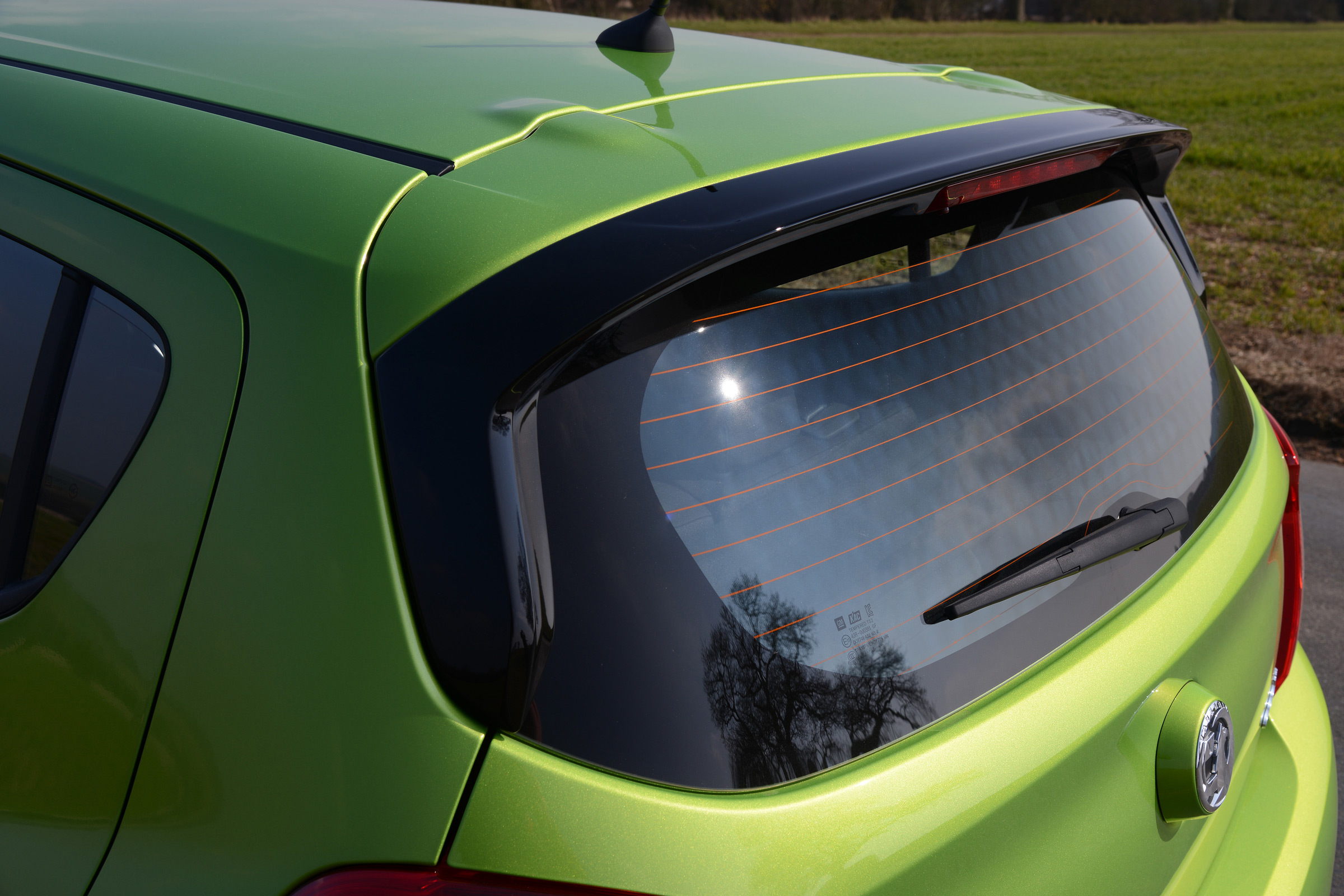 Vauxhall Viva ecoFLEX 2016 - spoiler