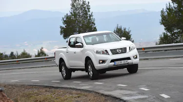 Nissan Navara Visia 2016 - front cornering