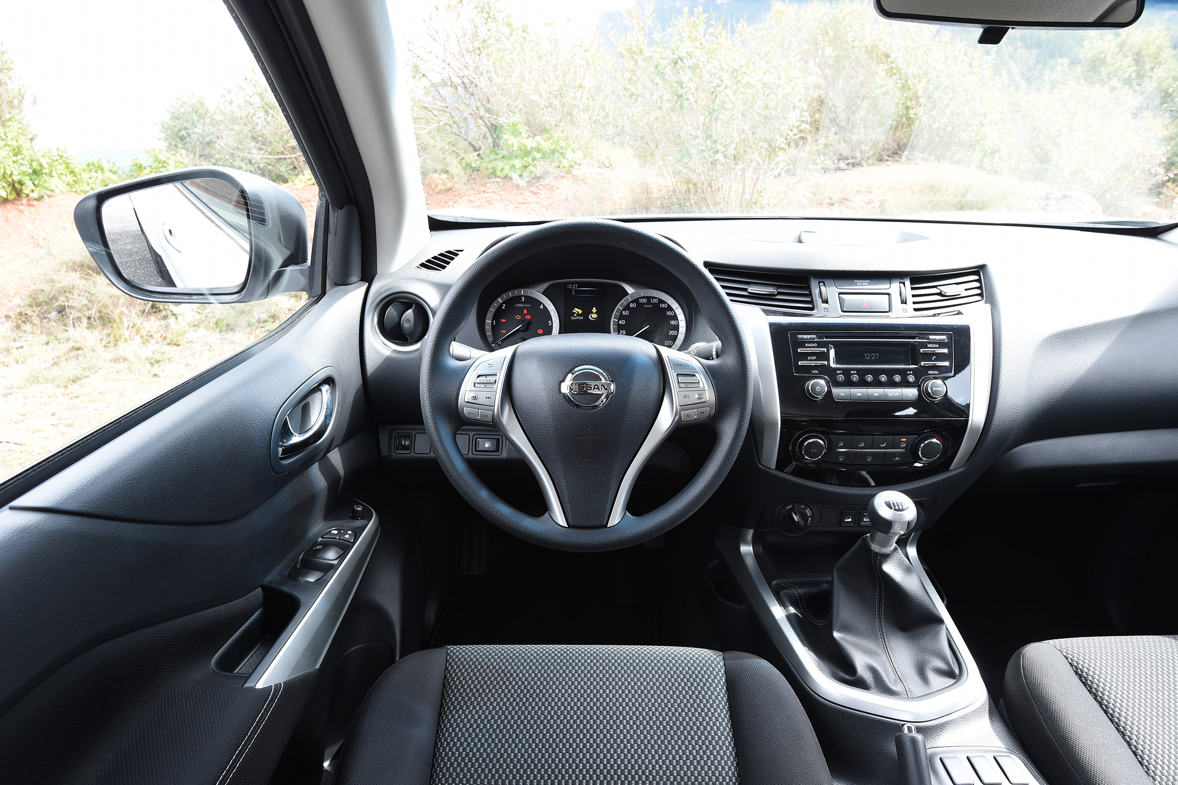 Nissan Navara Visia 2016 - interior