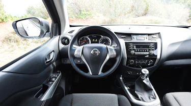 Nissan Navara Visia 2016 - interior