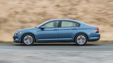Volkswagen Passat BlueMotion 2016 - side tracking