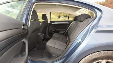 Volkswagen Passat BlueMotion 2016 - rear seats
