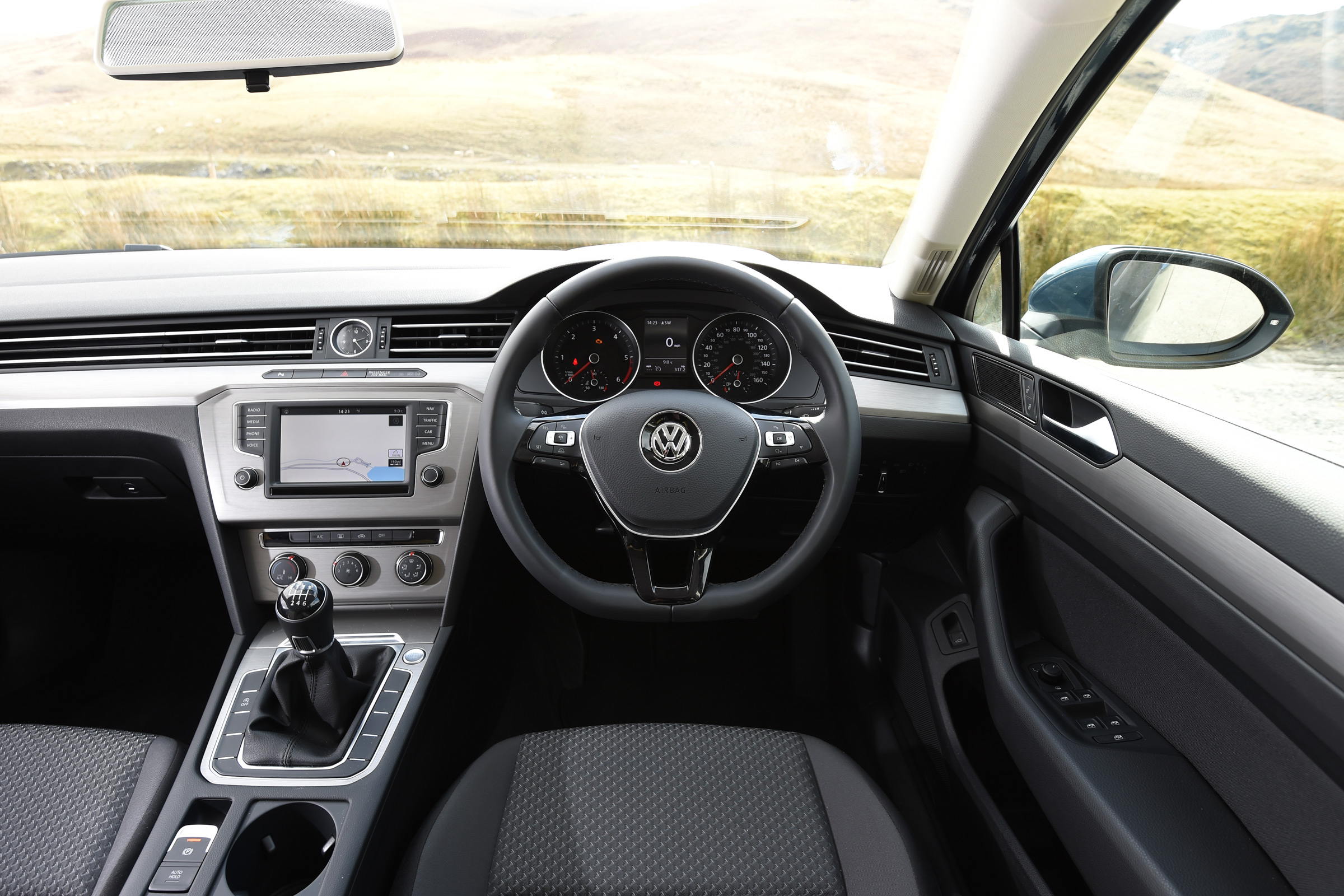 Volkswagen Passat BlueMotion 2016 - interior